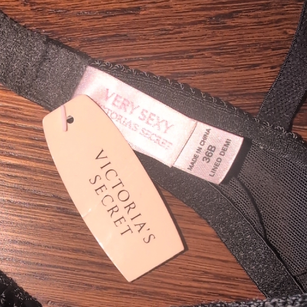 Victoria's Secret Black Satin Push-Up Bra - Picture 2 of 2